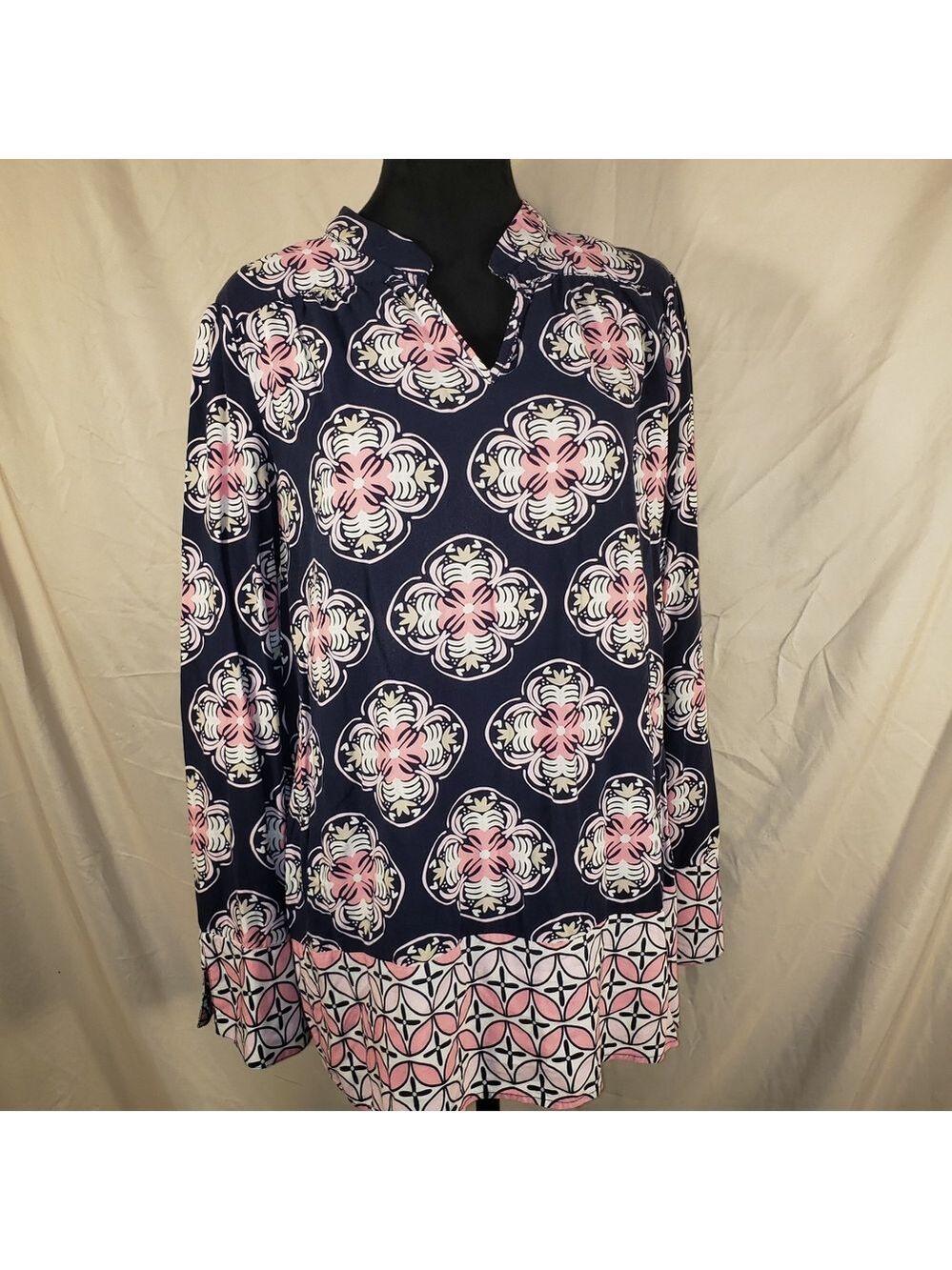crown & ivy Navy Floral Medallion Tunic with Pink Accents - M